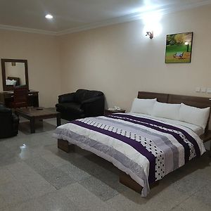 Reverton Hotel